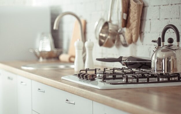 Kuchyňské doplňky různých barev