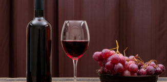 Kovové stojany na víno